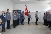 poczet sztandarowy Komendy Miejskiej policji w Pabianicach