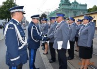 Komendant Wojewódzki Policji gratuluje awansowanym policjantom
