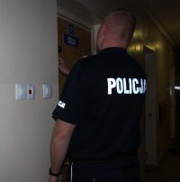 policjant podczas pełnienia służby w PDoZ