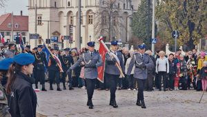 Poczet sztandarowy Komendy Powiatowej Policji w Pabianicach.