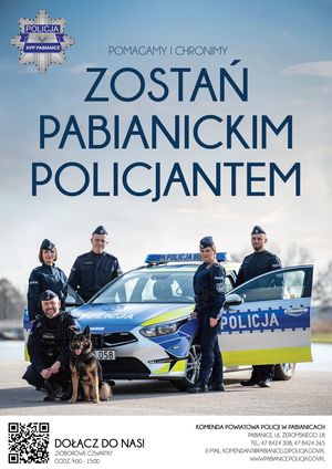 Plakat doborowy. W lewym górnym rogu znajduje się gwiazda pabianickiej Policji.  Na górze napis: Pomagamy i chronimy. Zostań pabianickim policjantem. Poniżej stoją dwaj policjanci i dwie policjantki wokół oznakowanego radiowozu. Na zdjęciu jest też pies policyjny. Na samym dole plakatu znajdują się informacje kontaktowe.