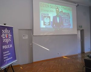 Odtworzenie nagrania szefowej służby cywilnej Anity Noskowskiej-Piątkowskiej z życzeniami do wszystkich członków i członkiń korpusu.