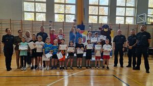 Wspólne zdjęcie wszystkich drużyn biorących udział w konkursie i organizatorów przedsięwzięcia.