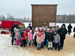 Wspólne zdjęcie organizatorów spotkania i uczestników pokazu.