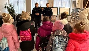 Policjantki na spotkaniu z dziećmi.