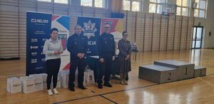 Na zdjęciu Monika Mikusek Dyrektor Kina Helios w Pabianicach, podinspektor Robert Ludwikowski Komendant Powiatowy Policji w Pabianicach wraz z Zastępcą młodszym inspektorem Sławomirem Kłosem oraz Grażyną Wenne-Błażyńską Wicestarostą Pabianickim.