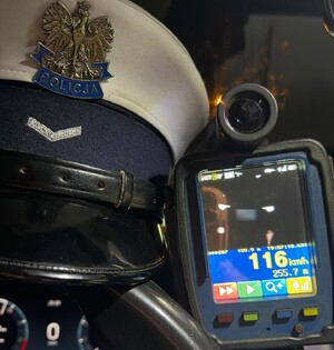 urządzenie TRUCAM, które wskazuje 116 km/h